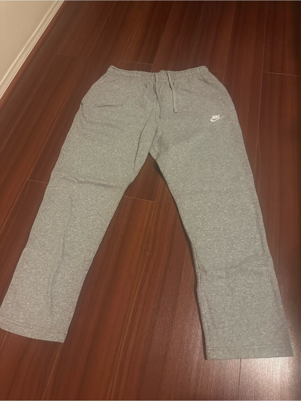 Nike Men’s Heather Gray Jogger Sweatpants